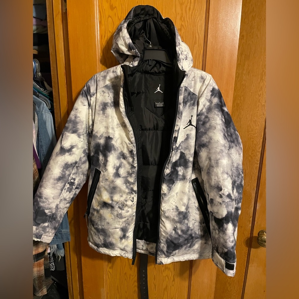 Junior boys ski jacket size LG 12-13 years